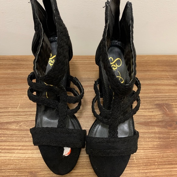 Heels - Picture 3 of 5